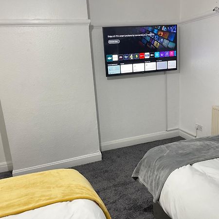 Hometel Digs Hidden Gem Large Comfy Home Can Sleep 15 Braunstone Town Exteriér fotografie