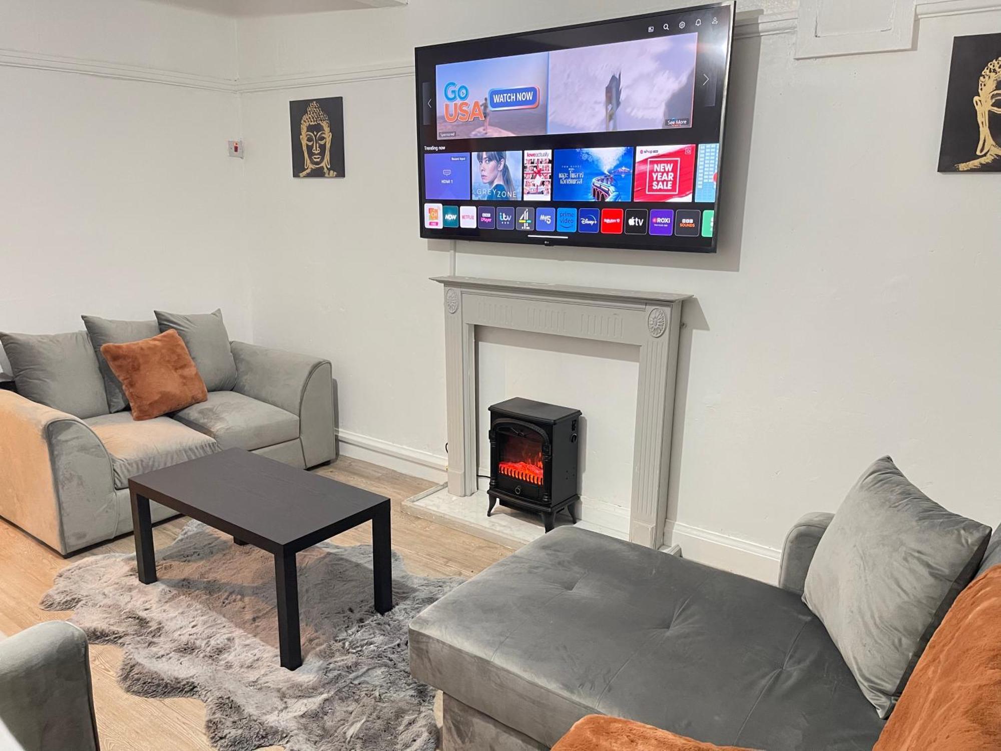 Hometel Digs Hidden Gem Large Comfy Home Can Sleep 15 Braunstone Town Exteriér fotografie