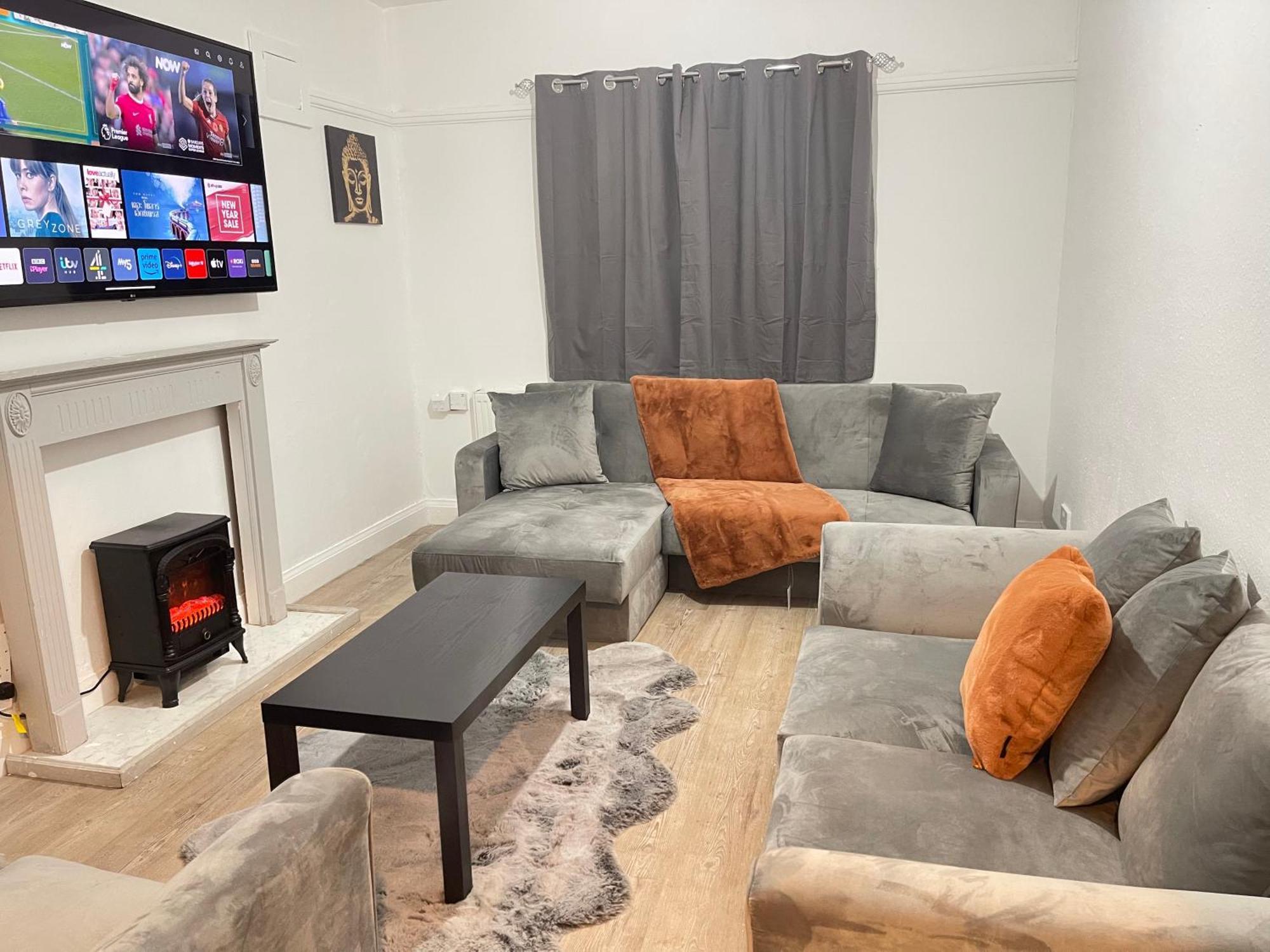 Hometel Digs Hidden Gem Large Comfy Home Can Sleep 15 Braunstone Town Exteriér fotografie