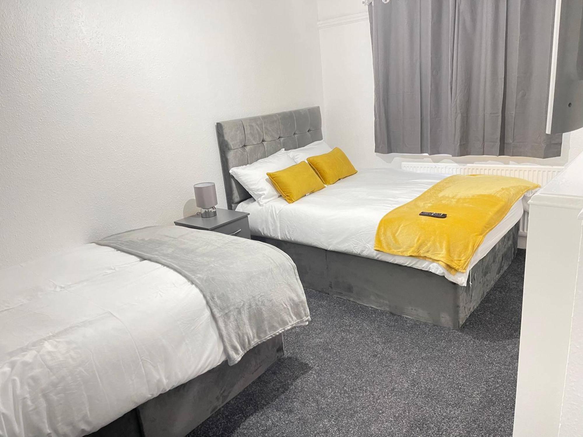 Hometel Digs Hidden Gem Large Comfy Home Can Sleep 15 Braunstone Town Exteriér fotografie